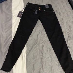 Colombian levanta cola Jeans